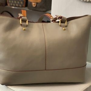 EUC Dooney & Bourke Florentine East/West Chelsea Shopper-Taupe/Bone/Ivory